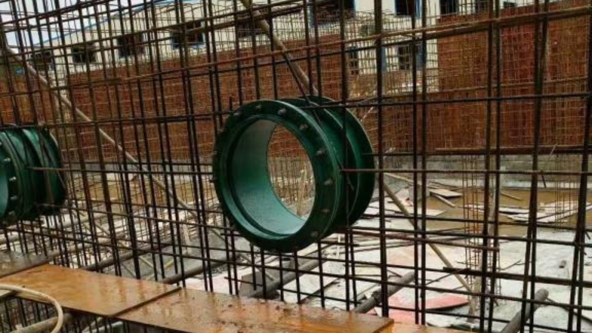 柔性防水套管預埋_隨土建施工一齊安裝